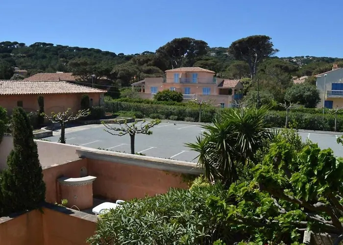 Refait A Neuf Avec Climatisation Et Parking - Fr-1-226-299 * Sainte-Maxime