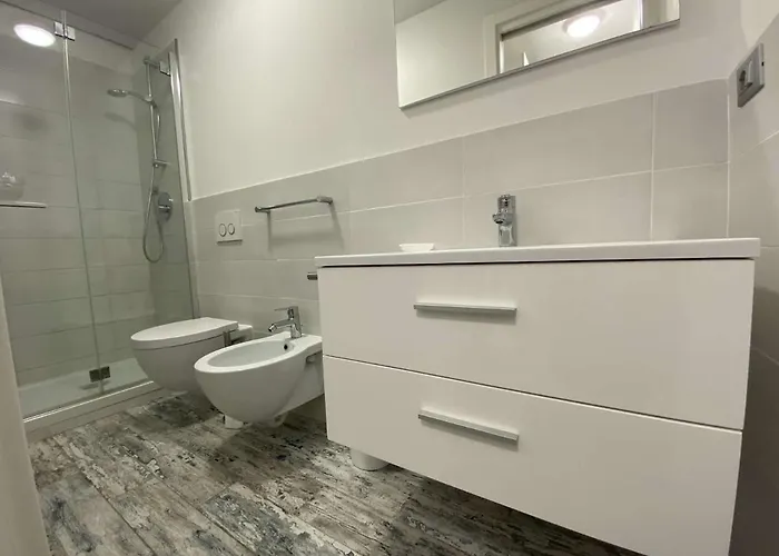 Refait A Neuf Avec Climatisation Et Parking - Fr-1-226-299 * Sainte-Maxime