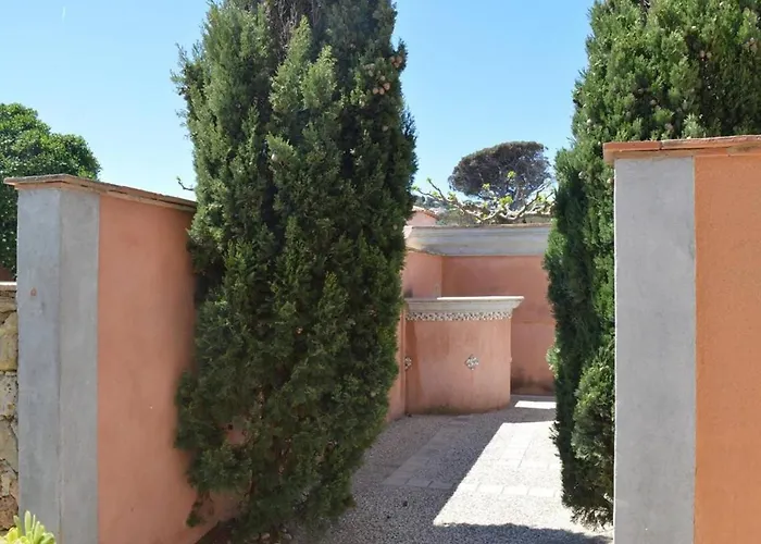 Appartement Refait A Neuf Avec Climatisation Et Parking - Fr-1-226-299 *